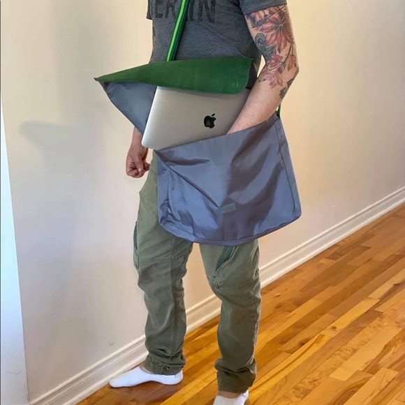 Calvin Klein snatchel style green and grey vibrant - Picture 3 of 5